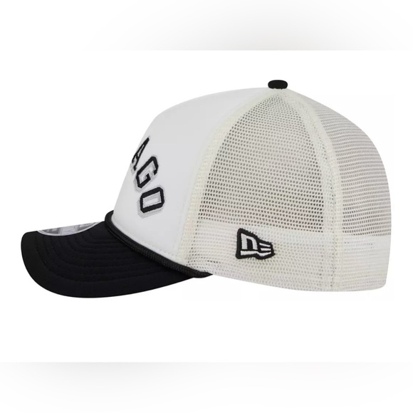 New Era Adult Chicago White Sox
White Arch Glitz 9Forty
Adjustable Hat